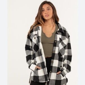Ashley Women’s grunge Sherpa lined plaid Shacket in size small
